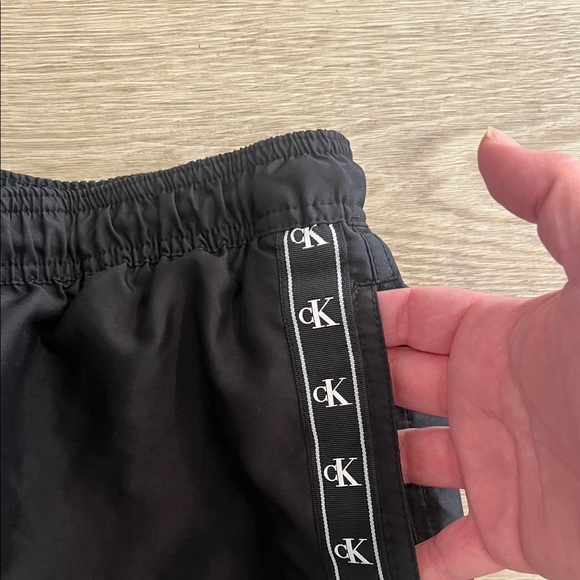 Calvin Klein medium Black Men's swim shorts swim trunks with pockets - Picture 2 of 8